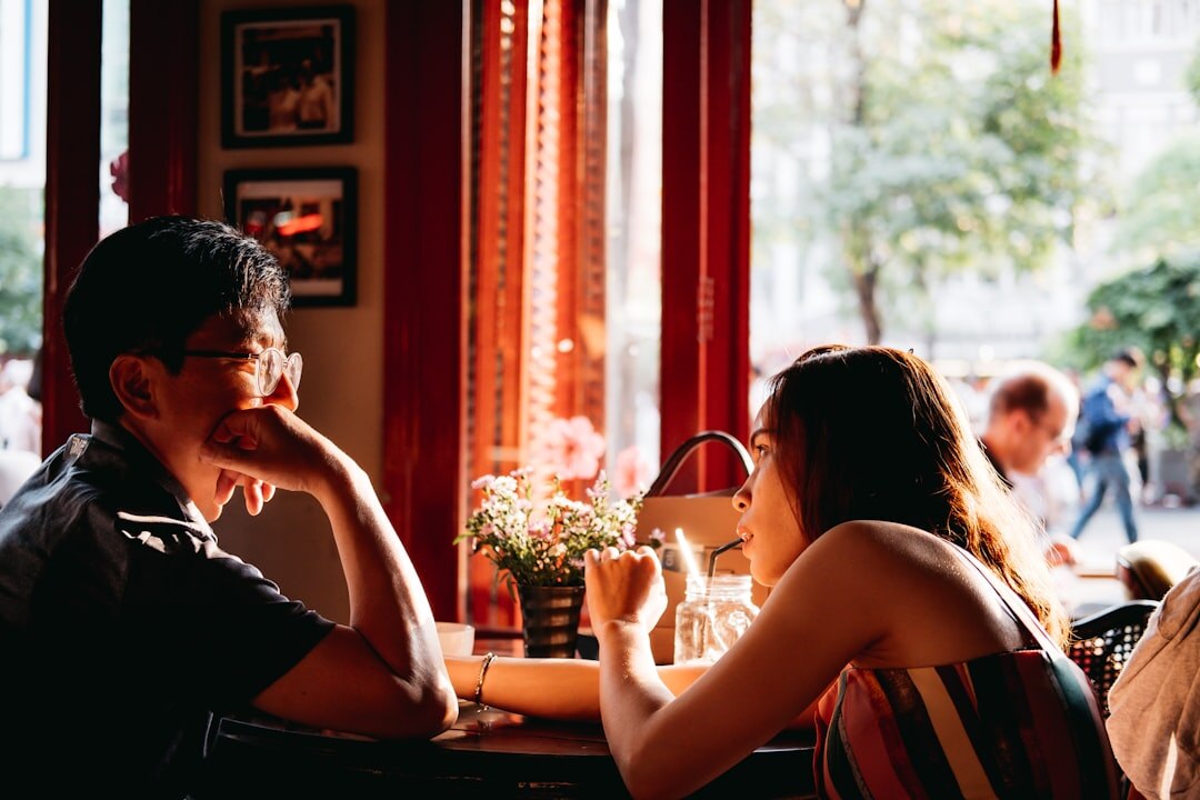 spanish conversation in cafe